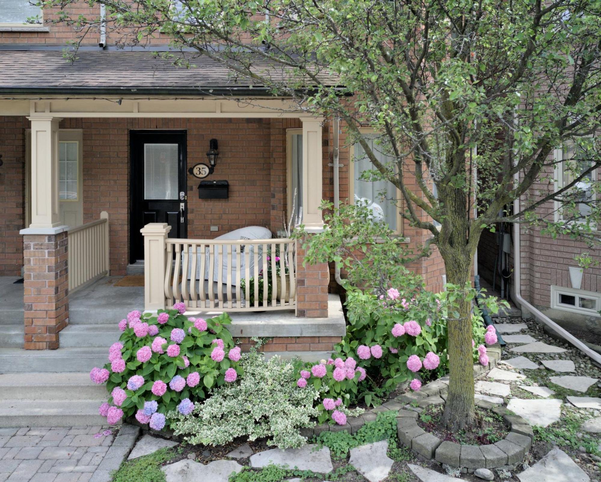 Welcome Home! Acores Bed & Breakfast Торонто Экстерьер фото